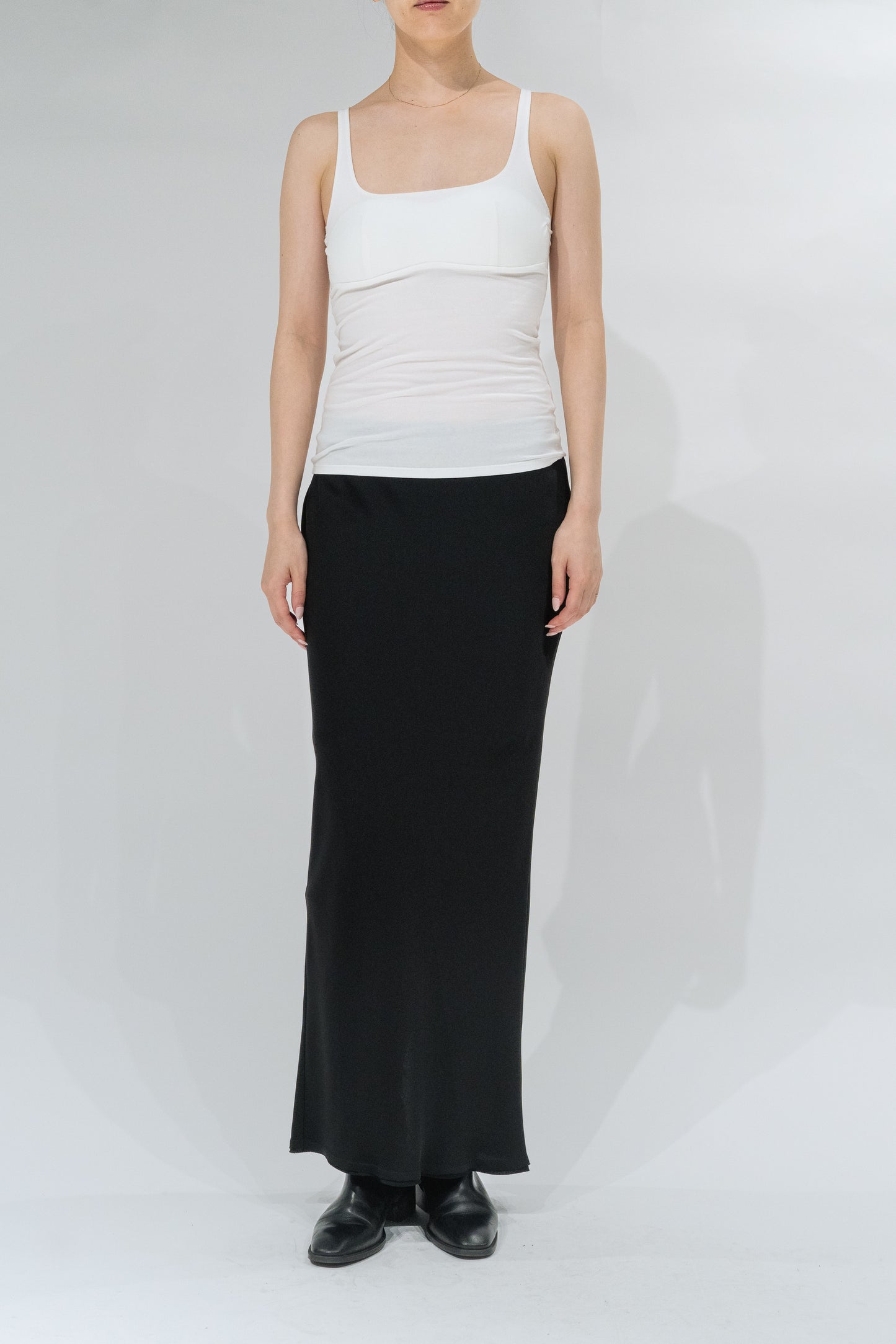 Phekda Narrow Skirt_black