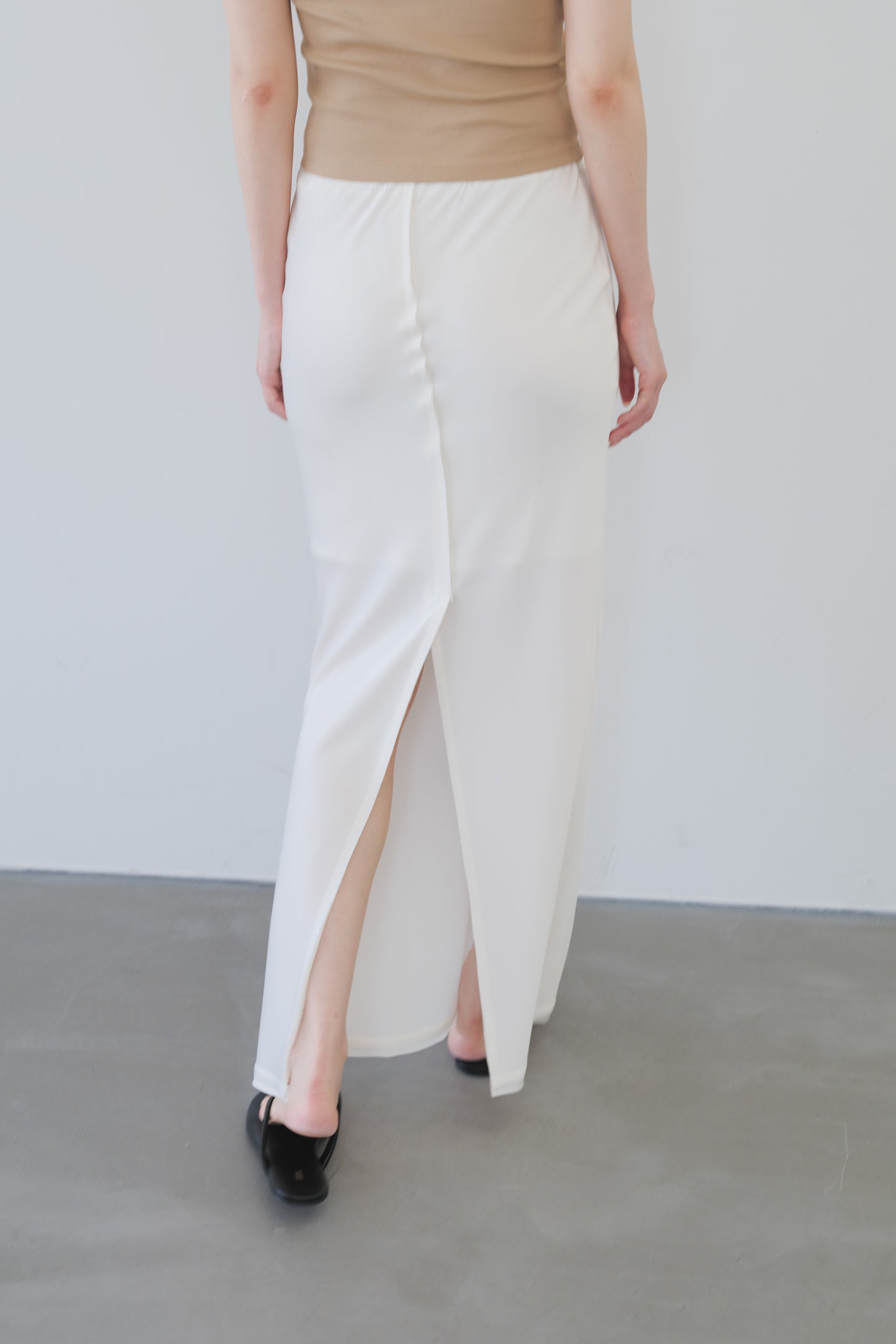 Phekda Narrow Skirt_white