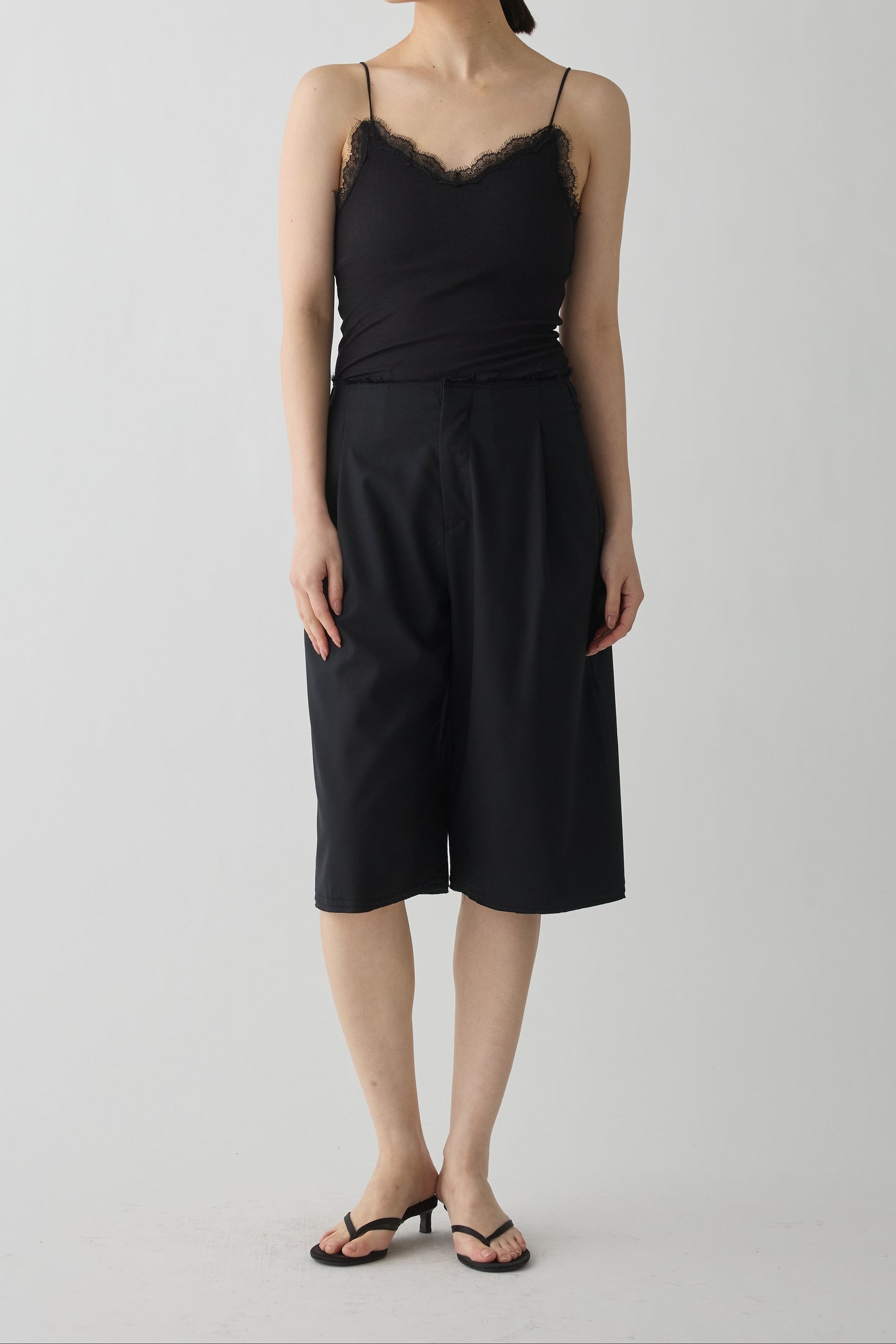 Aquarii  Pleated shorts_black