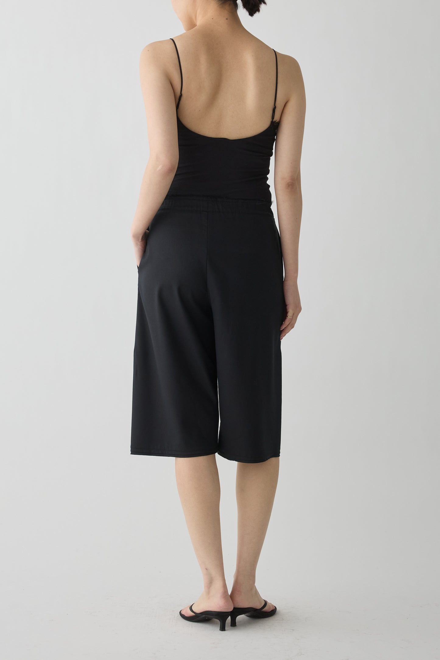Aquarii  Pleated shorts_black