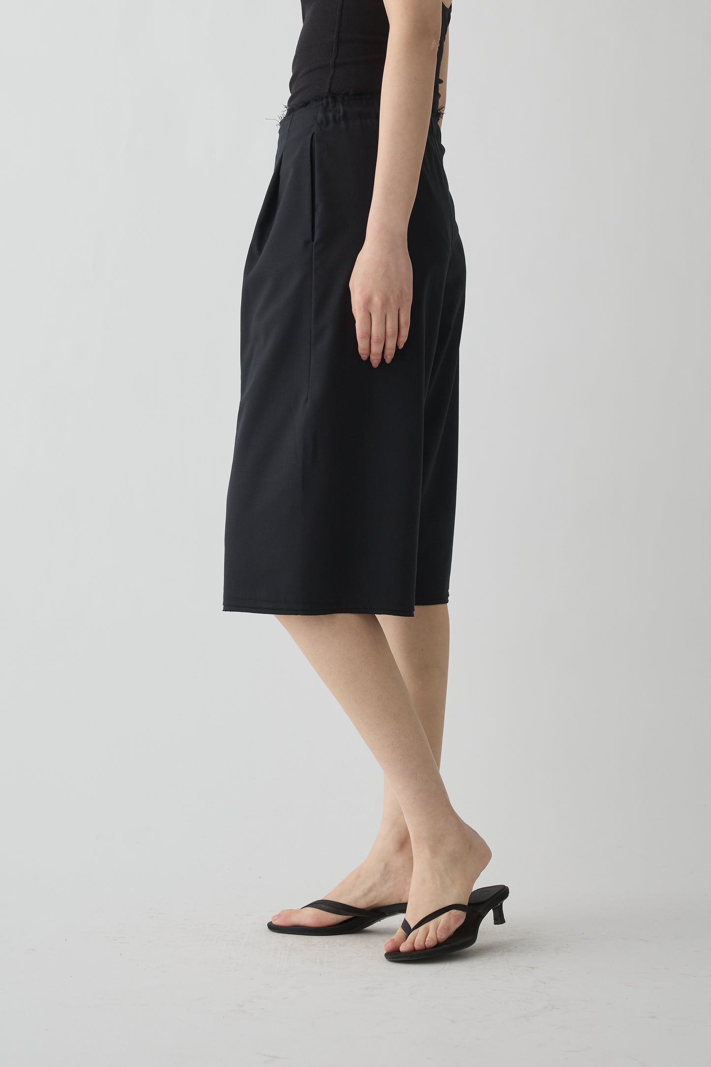 Aquarii  Pleated shorts_black