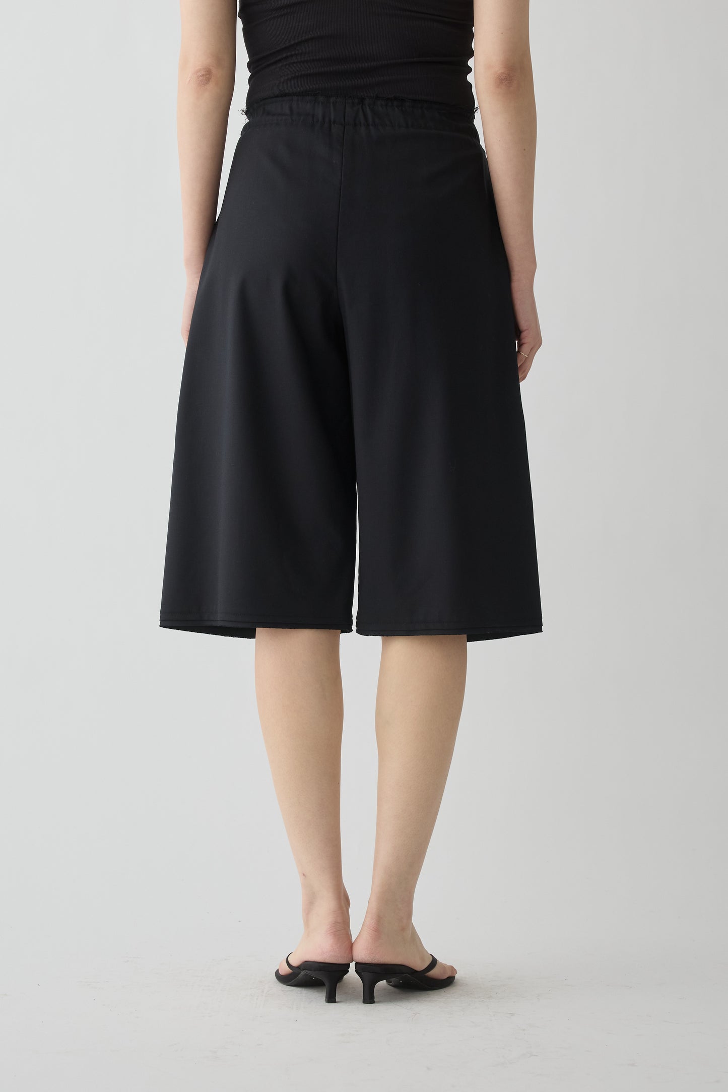 Aquarii  Pleated shorts_black