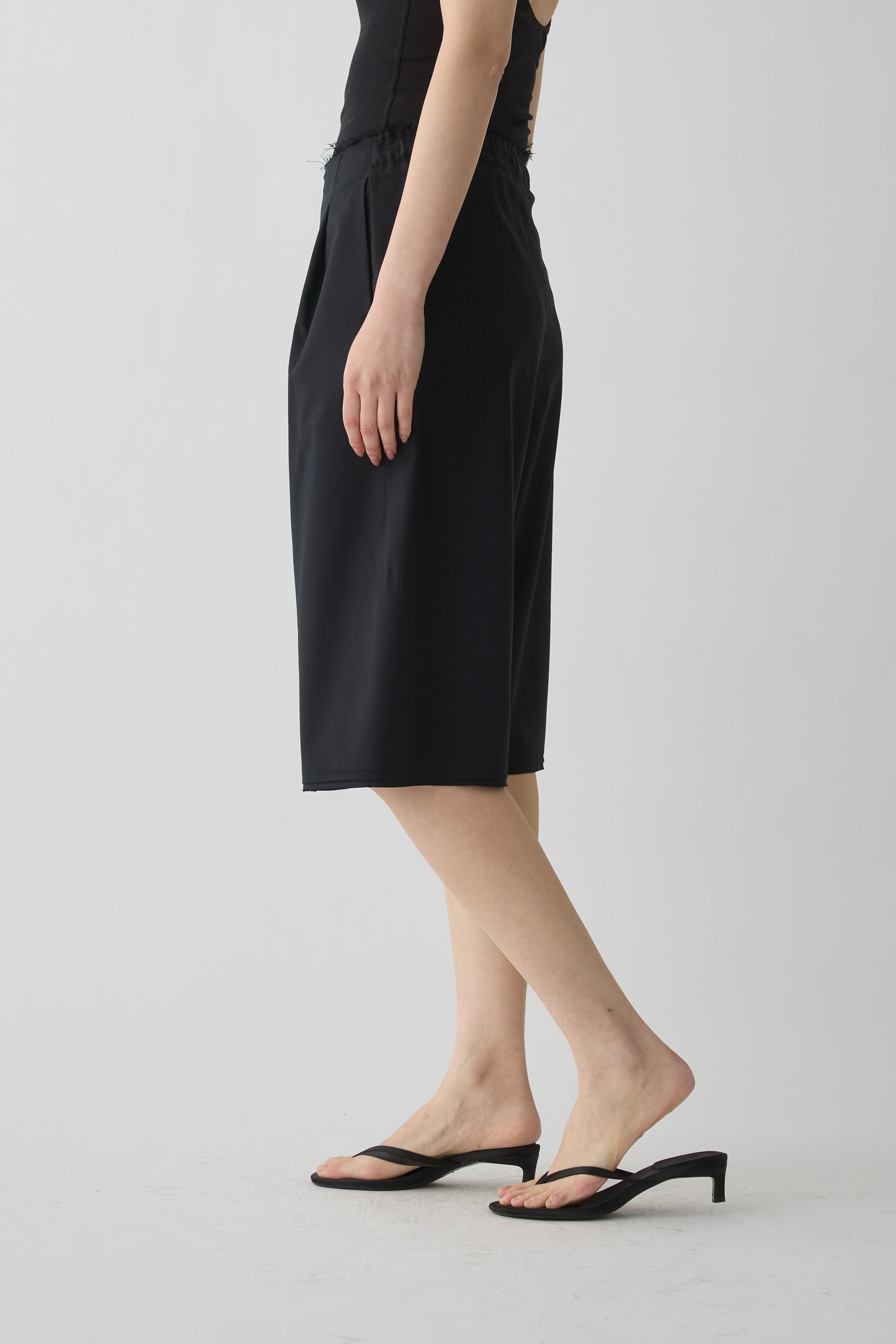 Aquarii  Pleated shorts_black