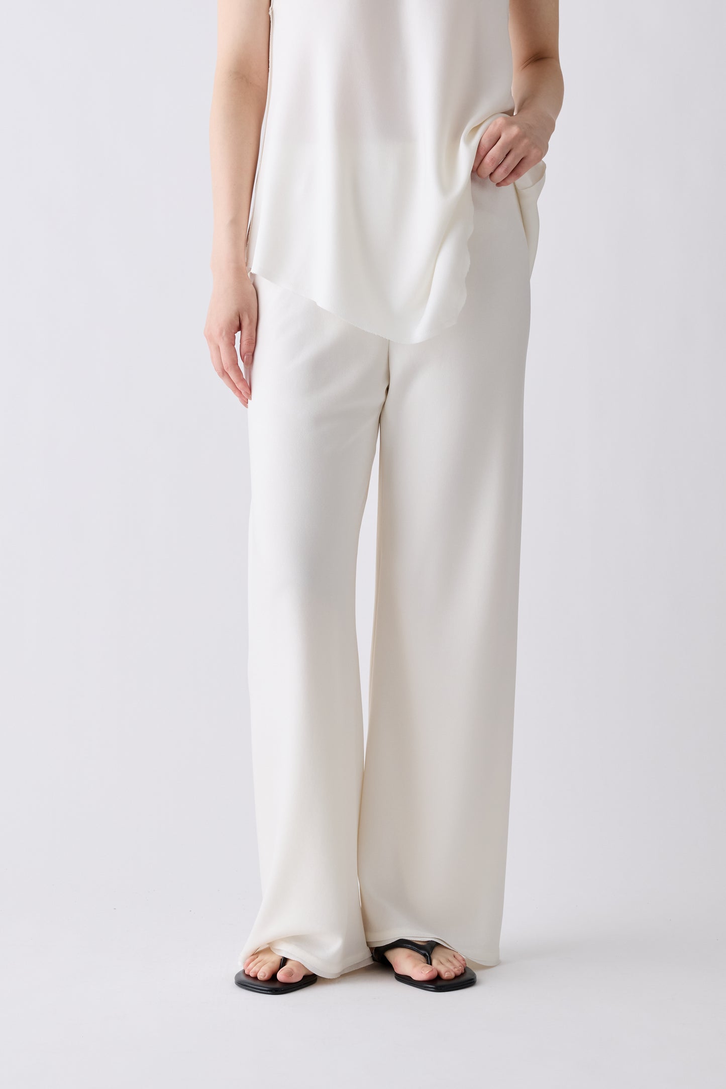 Phekda Pants_white