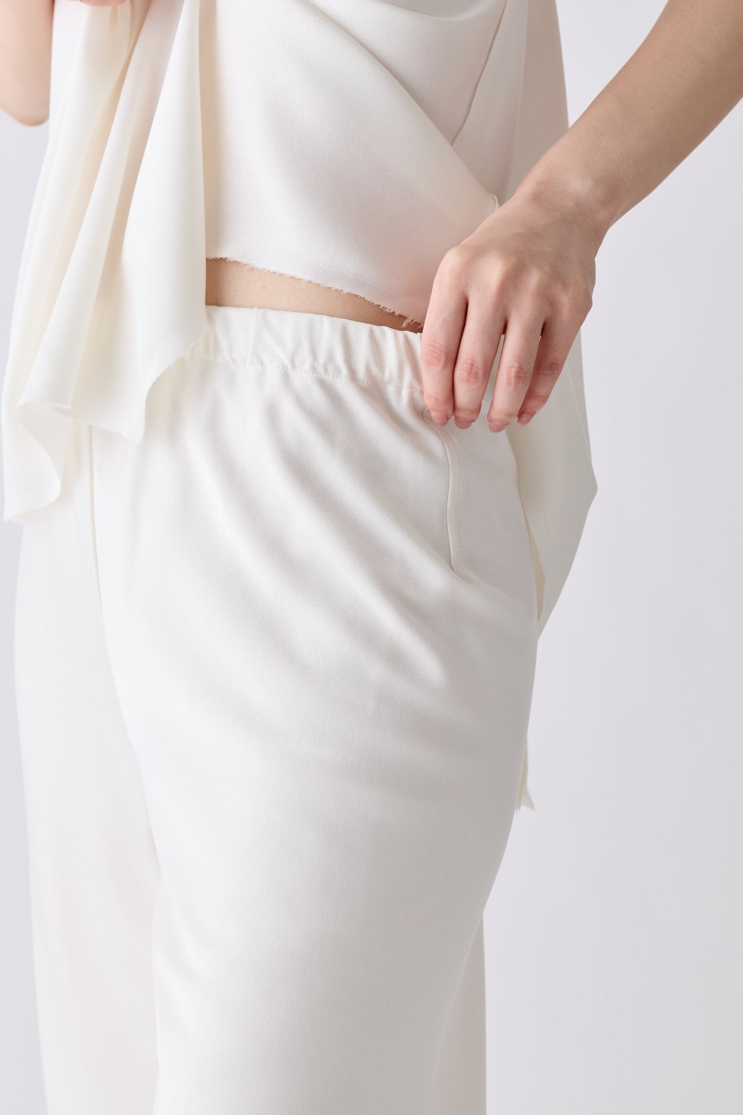 Phekda Pants_white