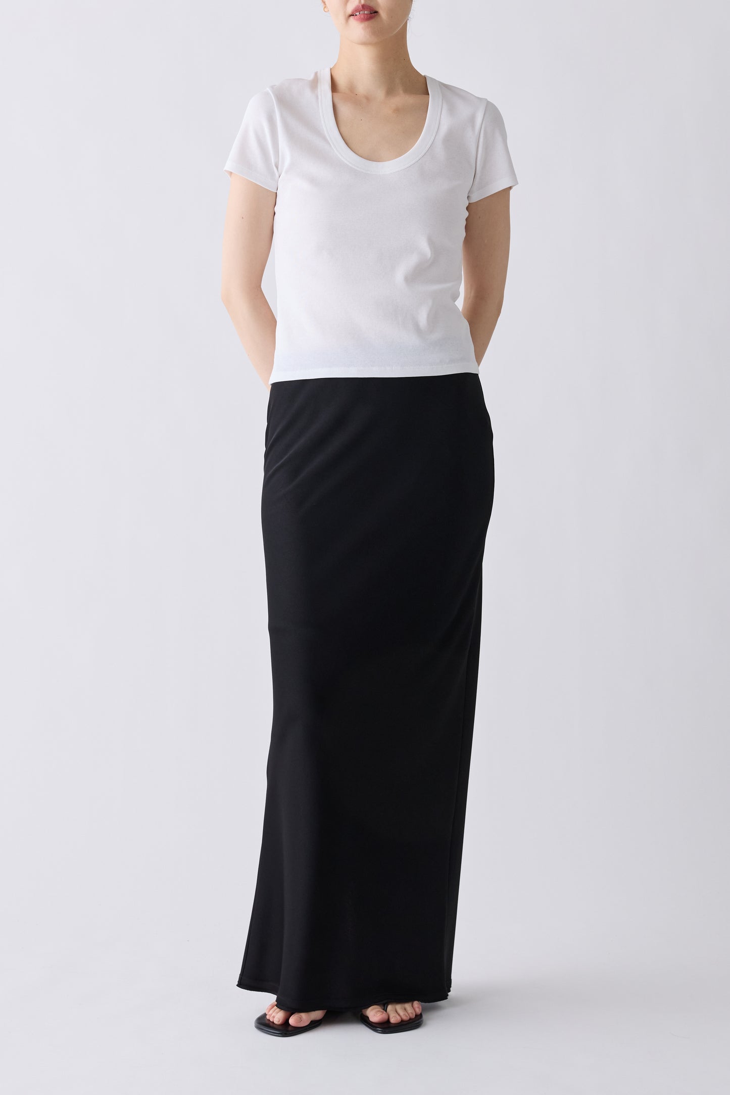 Phekda Narrow Skirt_black