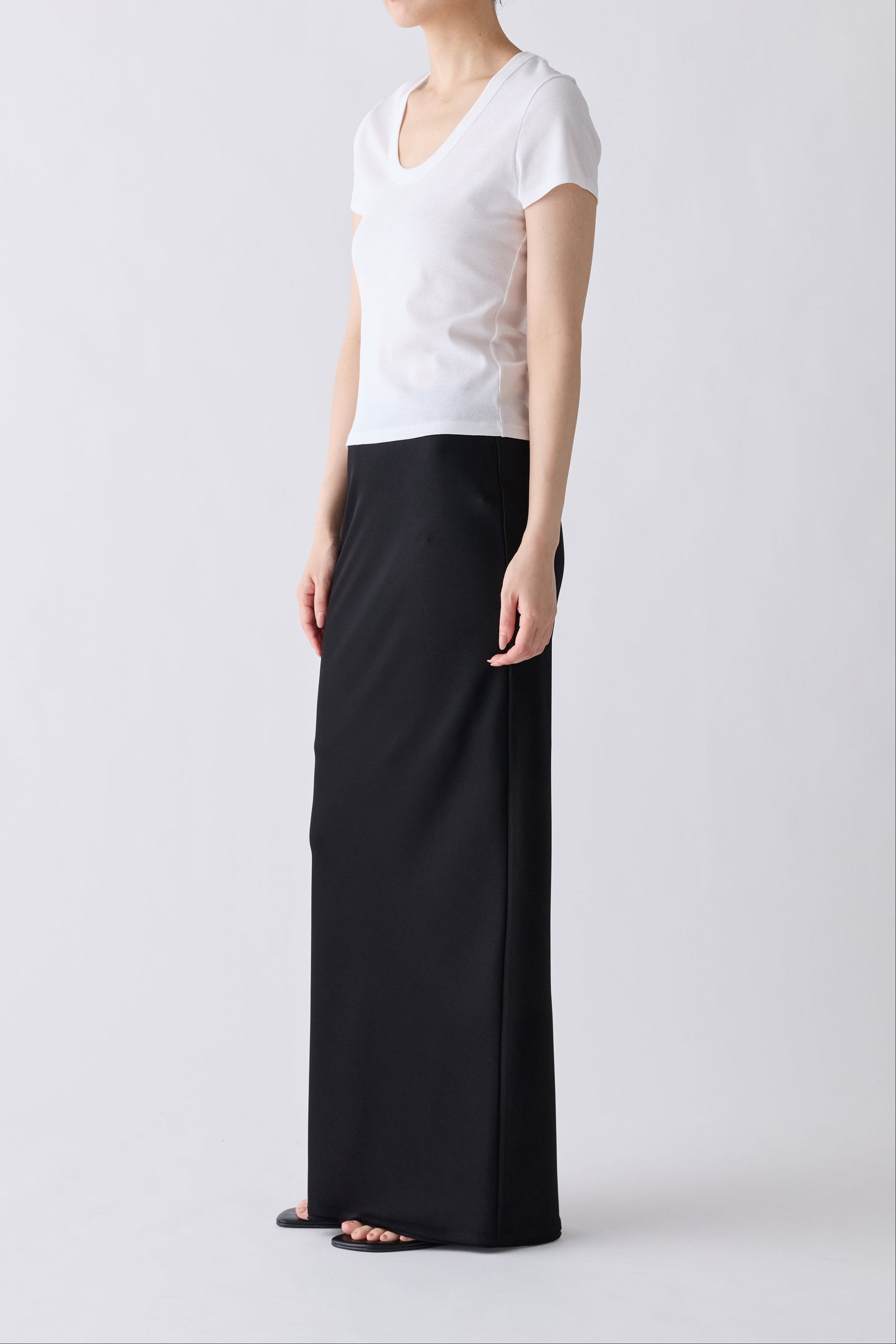 Phekda Narrow Skirt_black