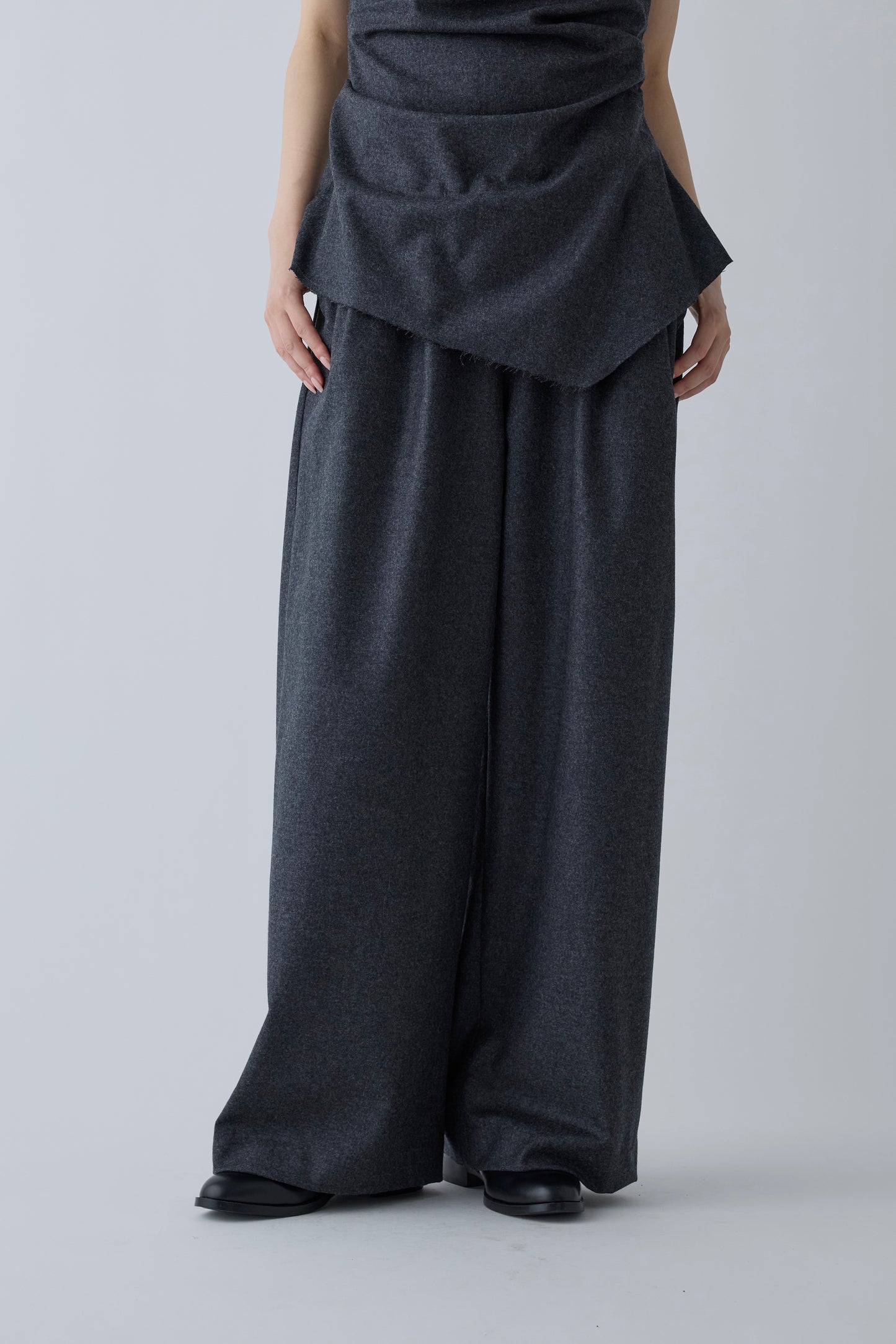 Alula tuck wide Pants _ gray