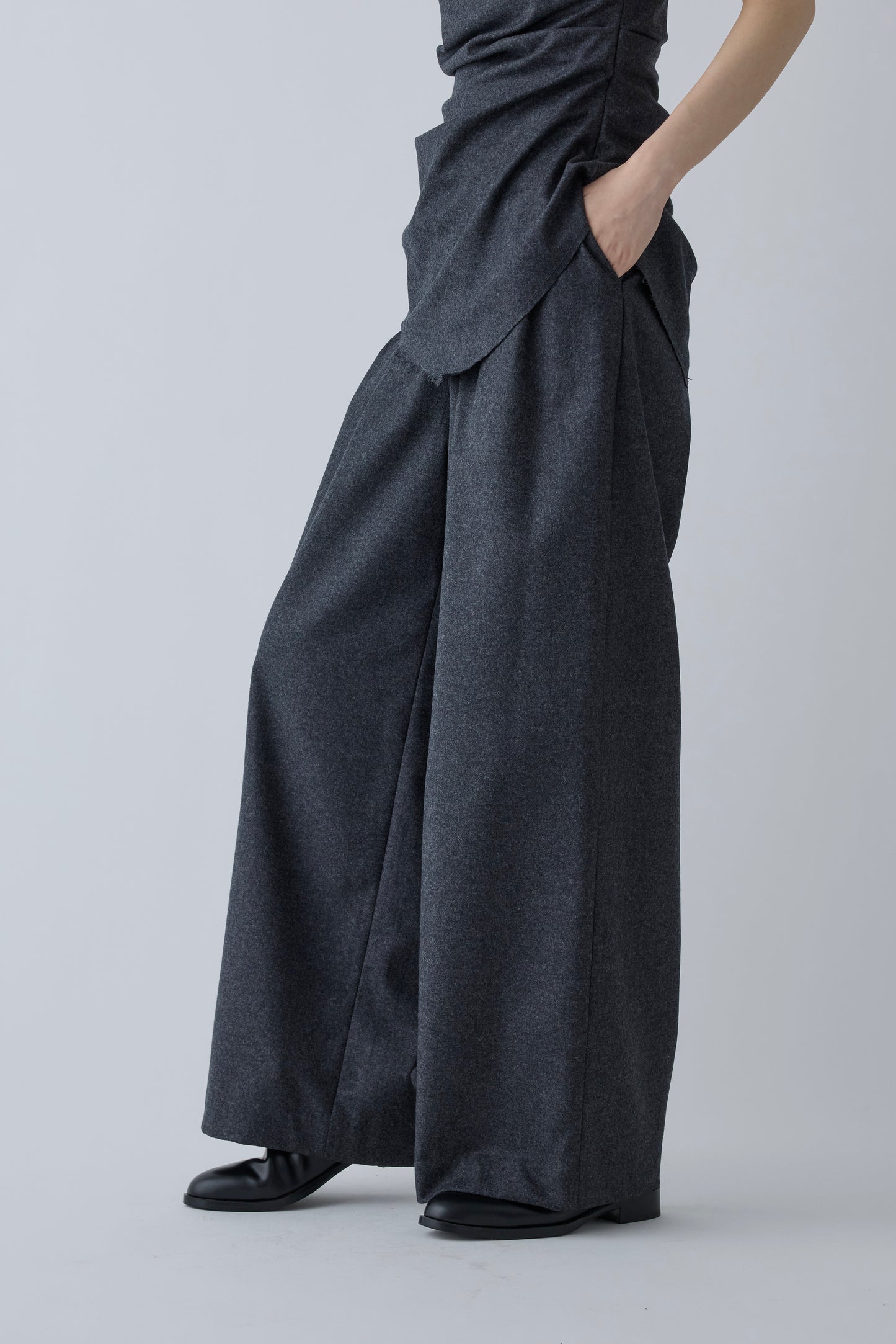 Alula tuck wide Pants _ gray