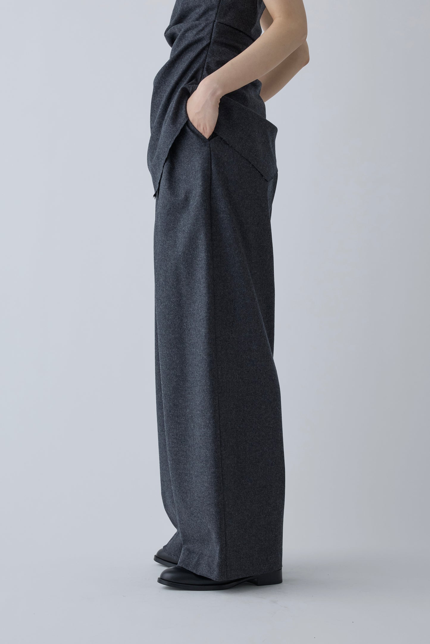 Alula tuck wide Pants _ gray