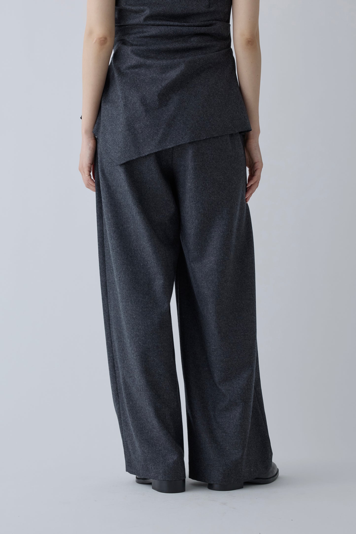 Alula tuck wide Pants _ gray