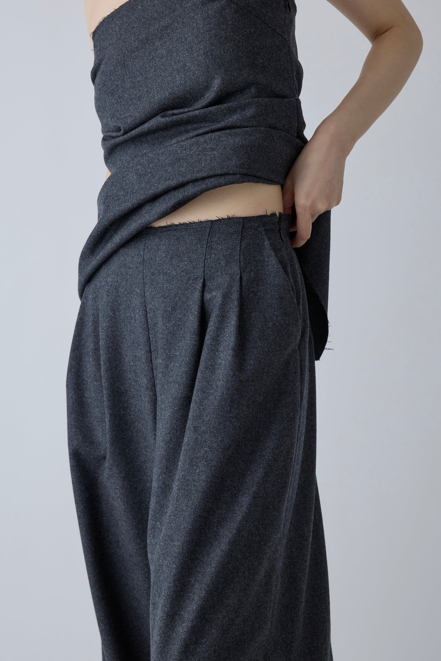 Alula tuck wide Pants _ gray