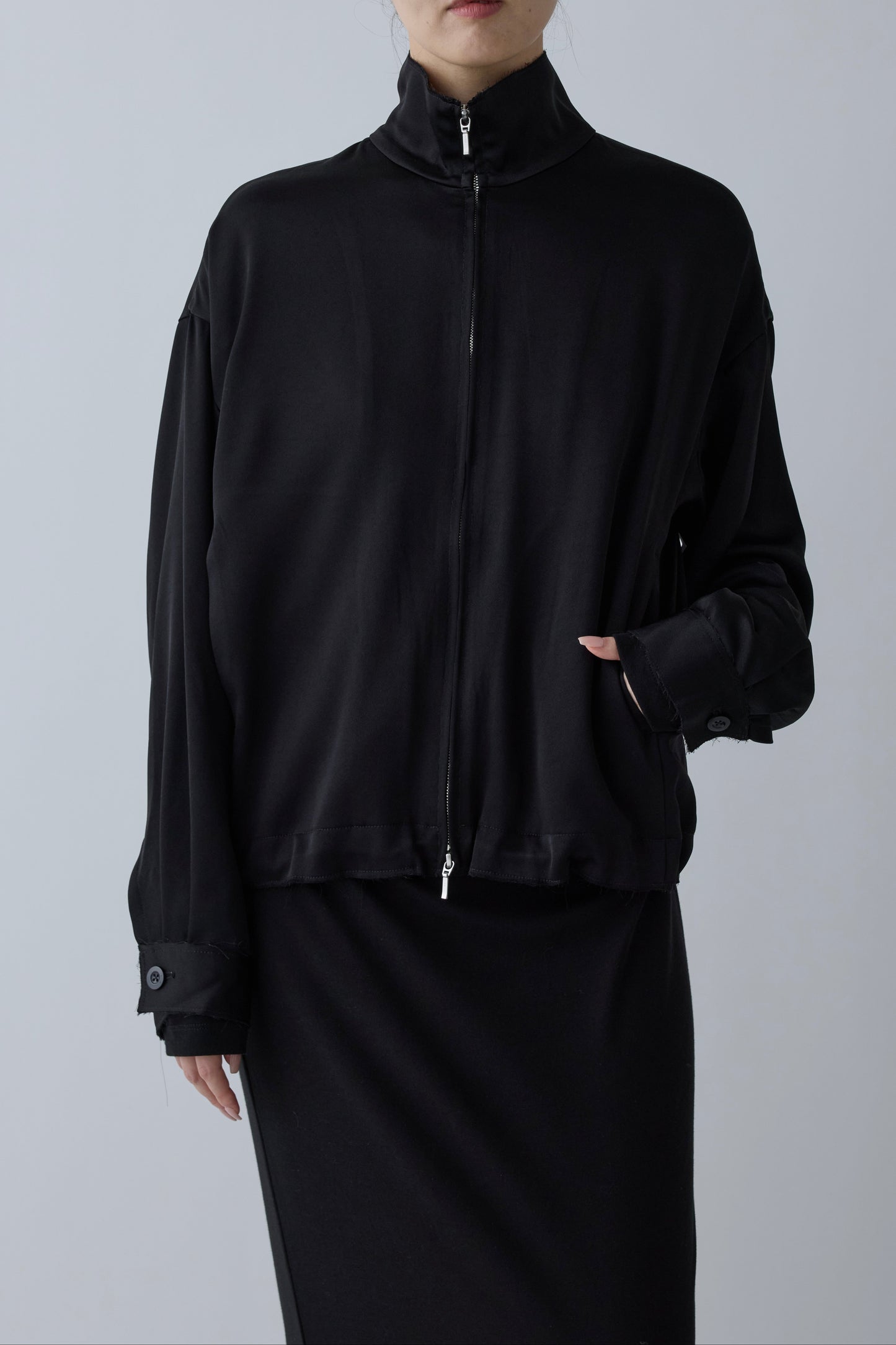 Phekda satin blouson_Black