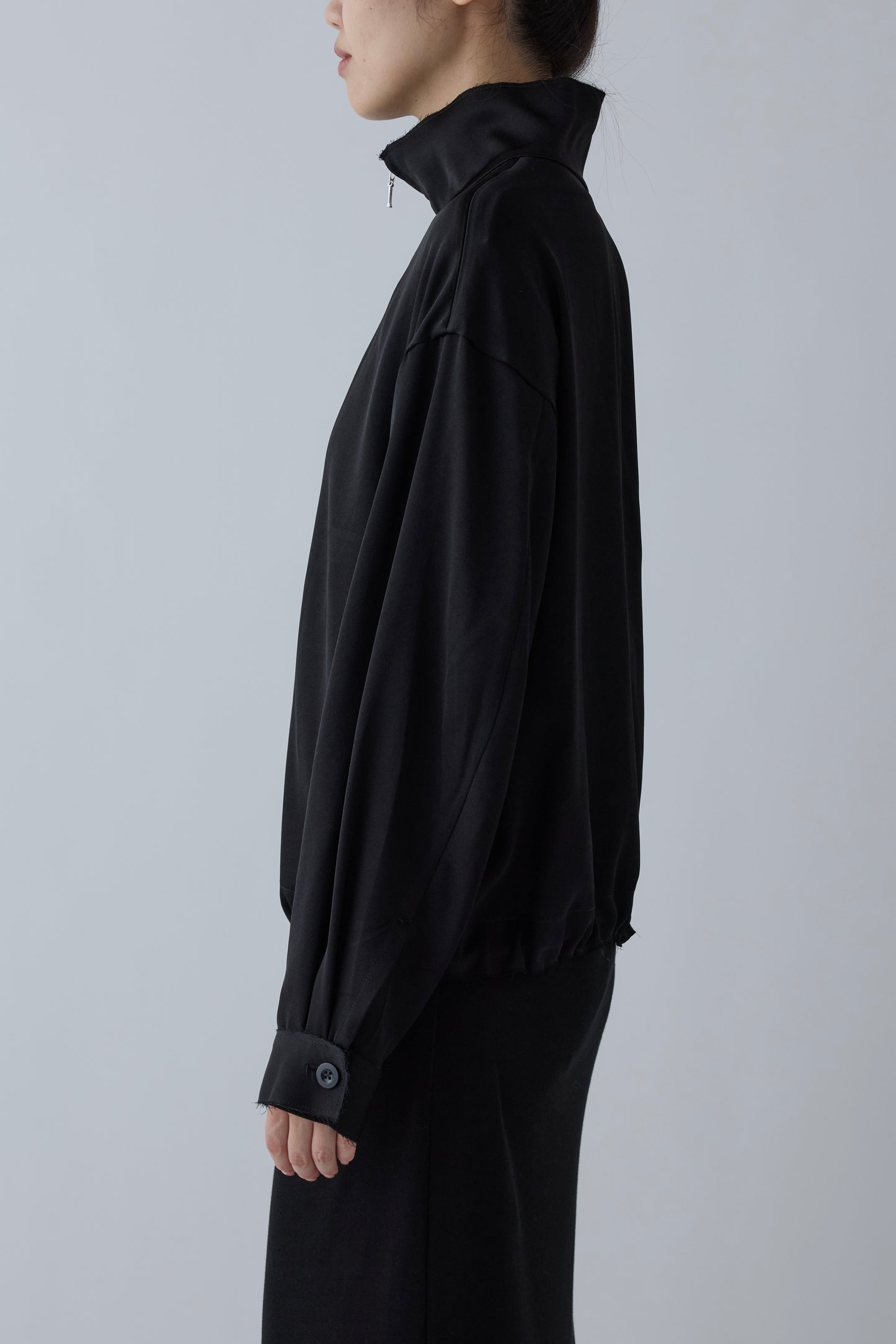 Phekda satin blouson_Black