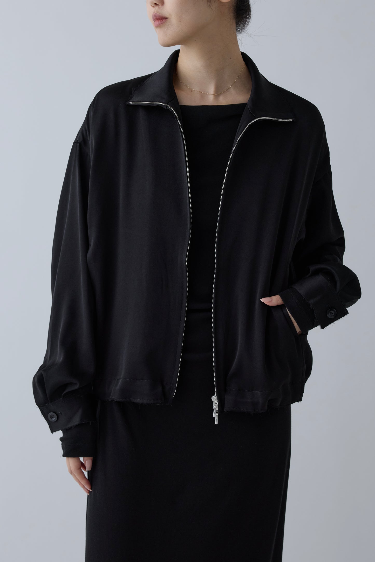 Phekda satin blouson_Black