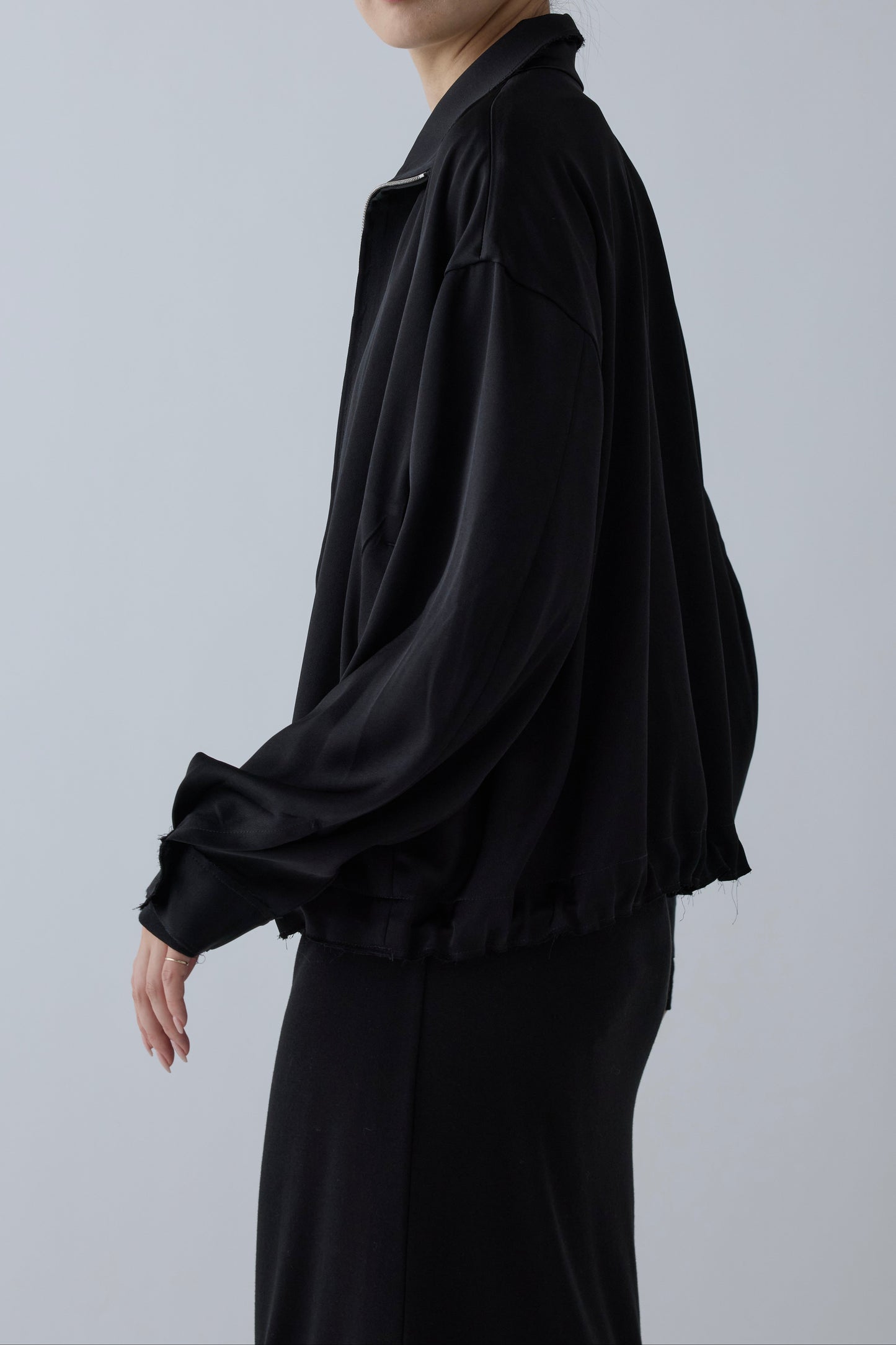 Phekda satin blouson_Black