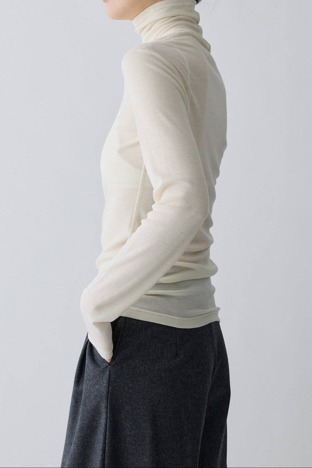 Bootis wool turtleneck tops_white