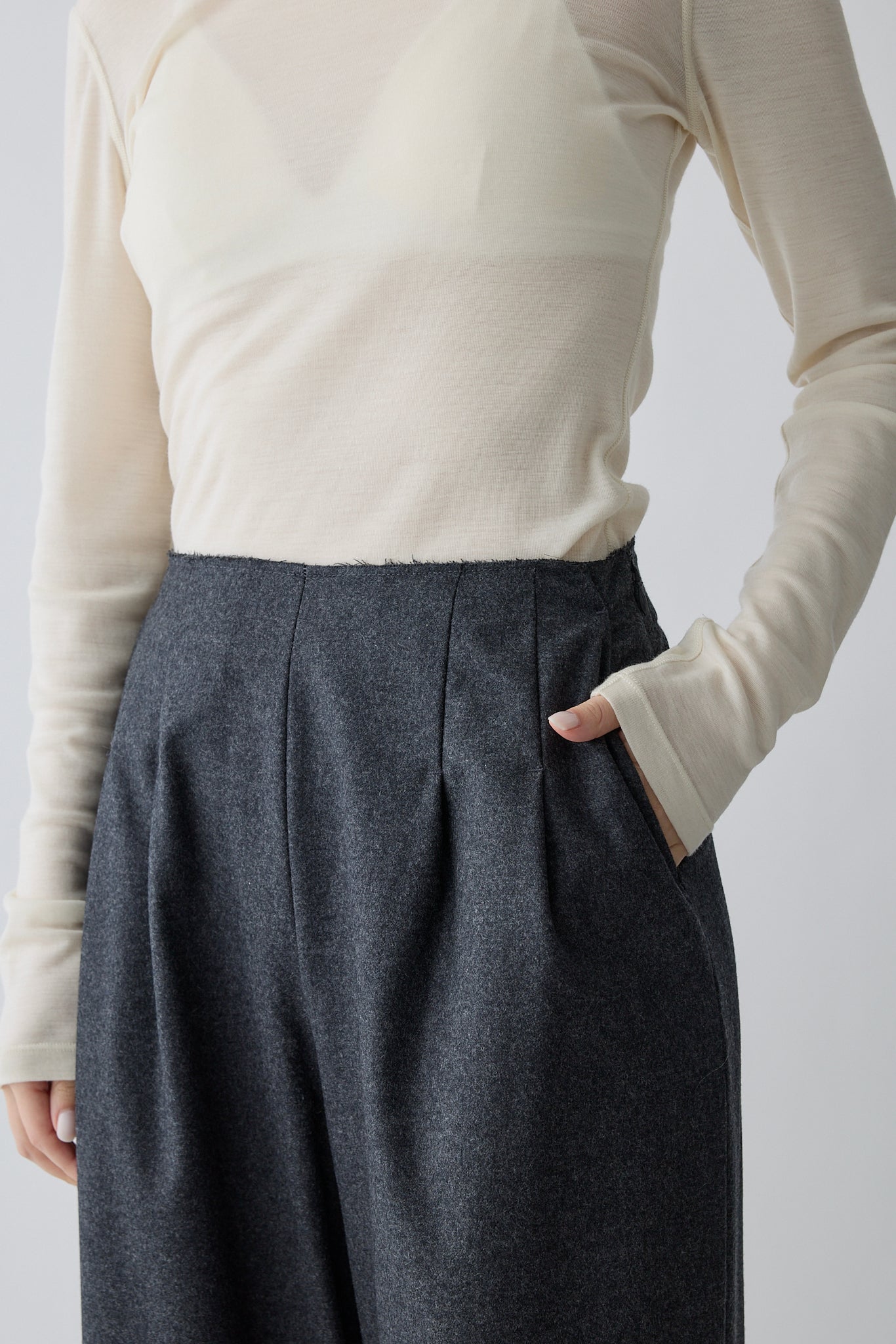 Alula tuck wide Pants _ gray