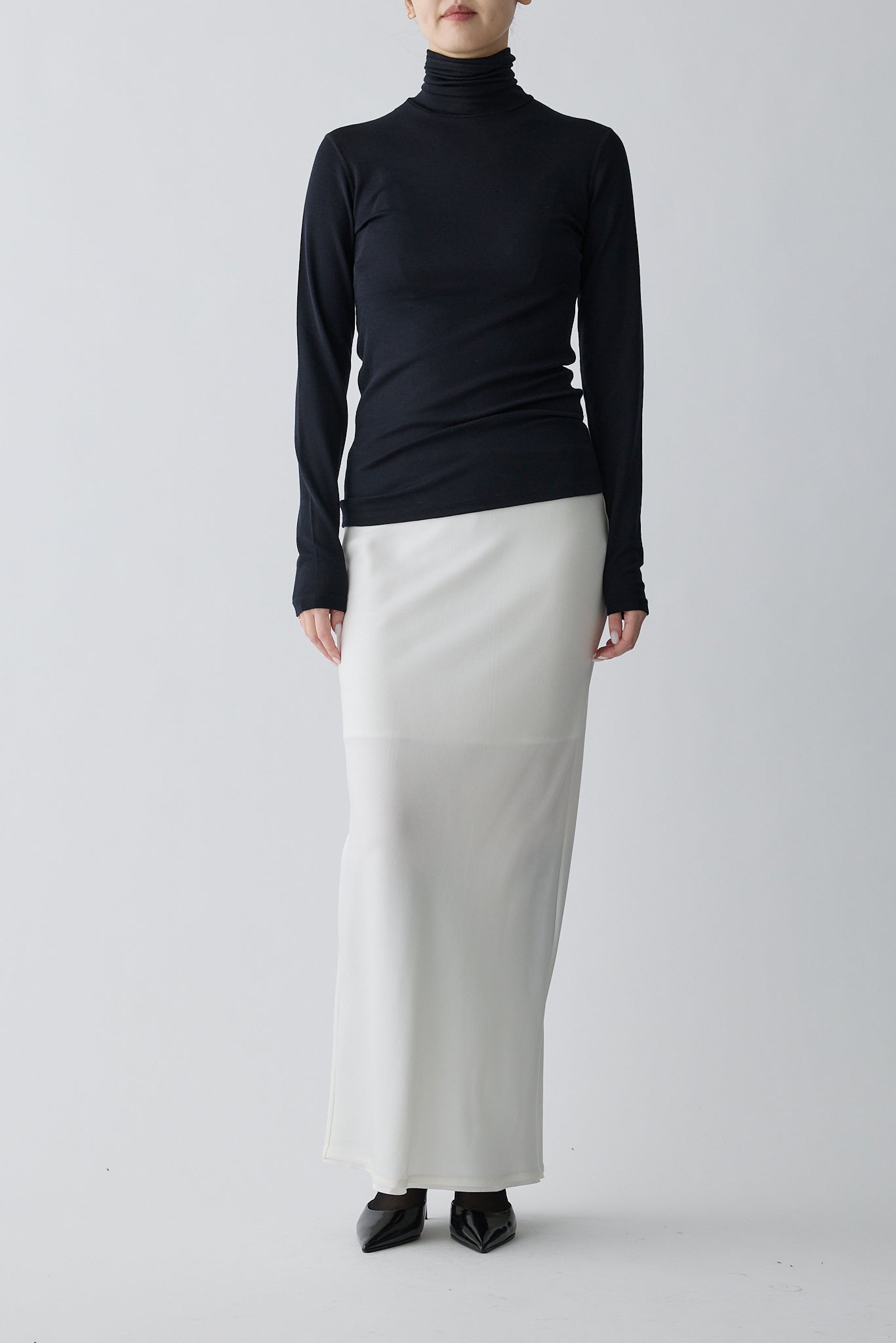 Phekda Narrow Skirt_white