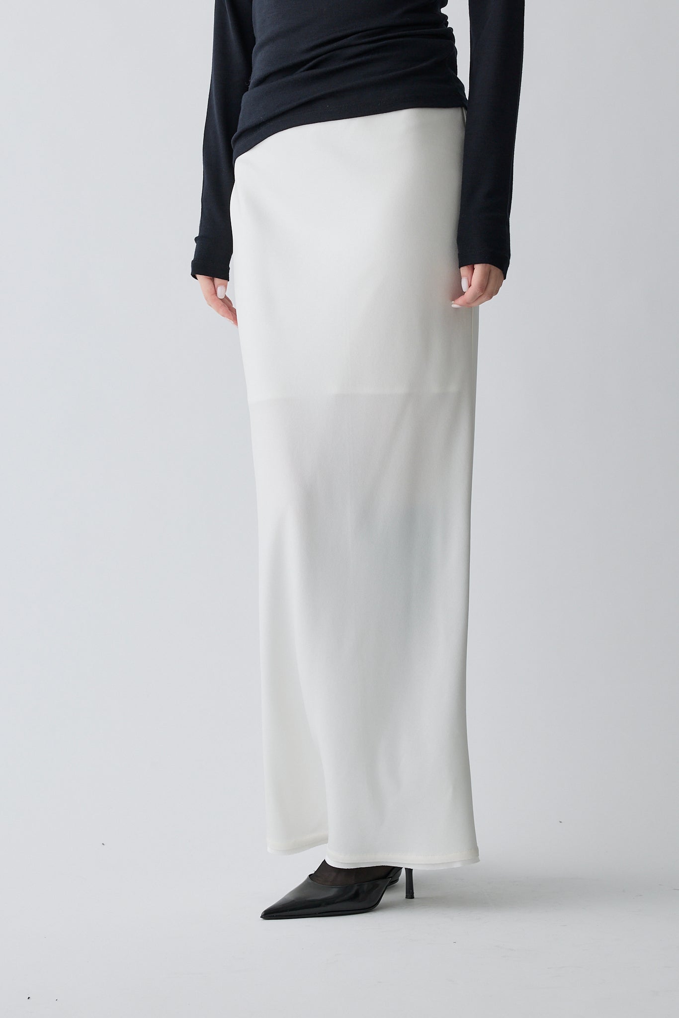 Phekda Narrow Skirt_white
