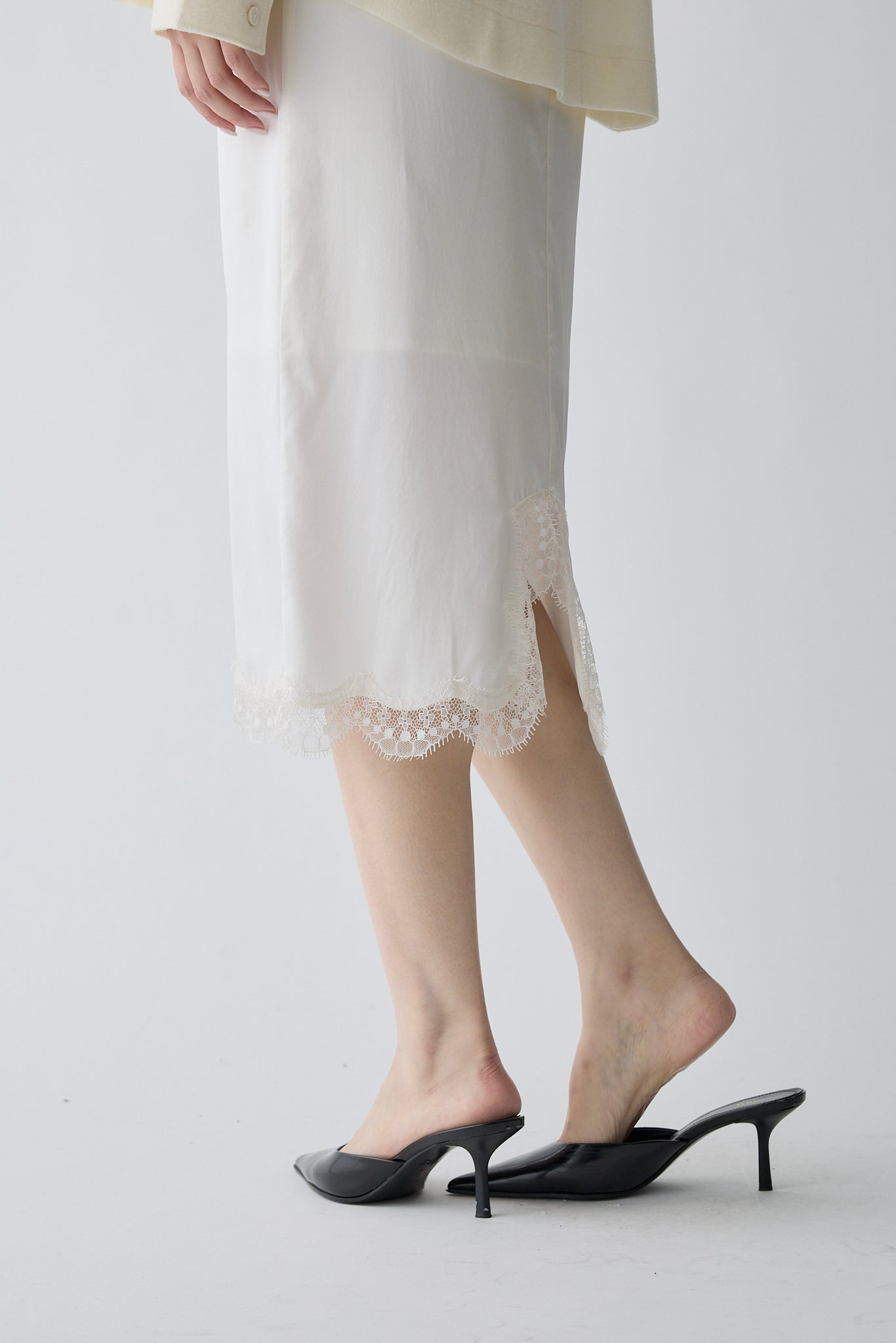 Kaus silk slip skirt_White
