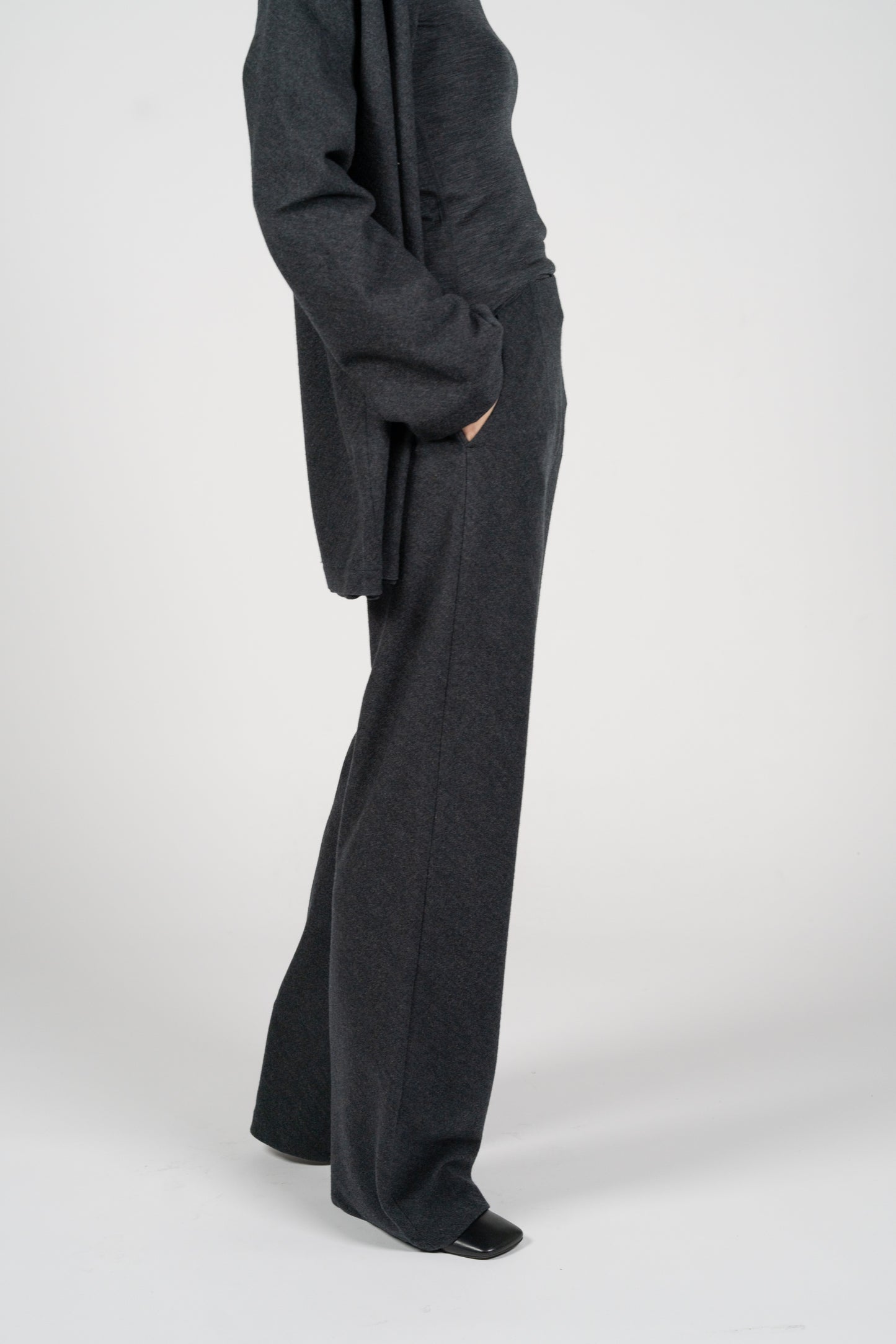 Lupi wool semiflare pants_Gray