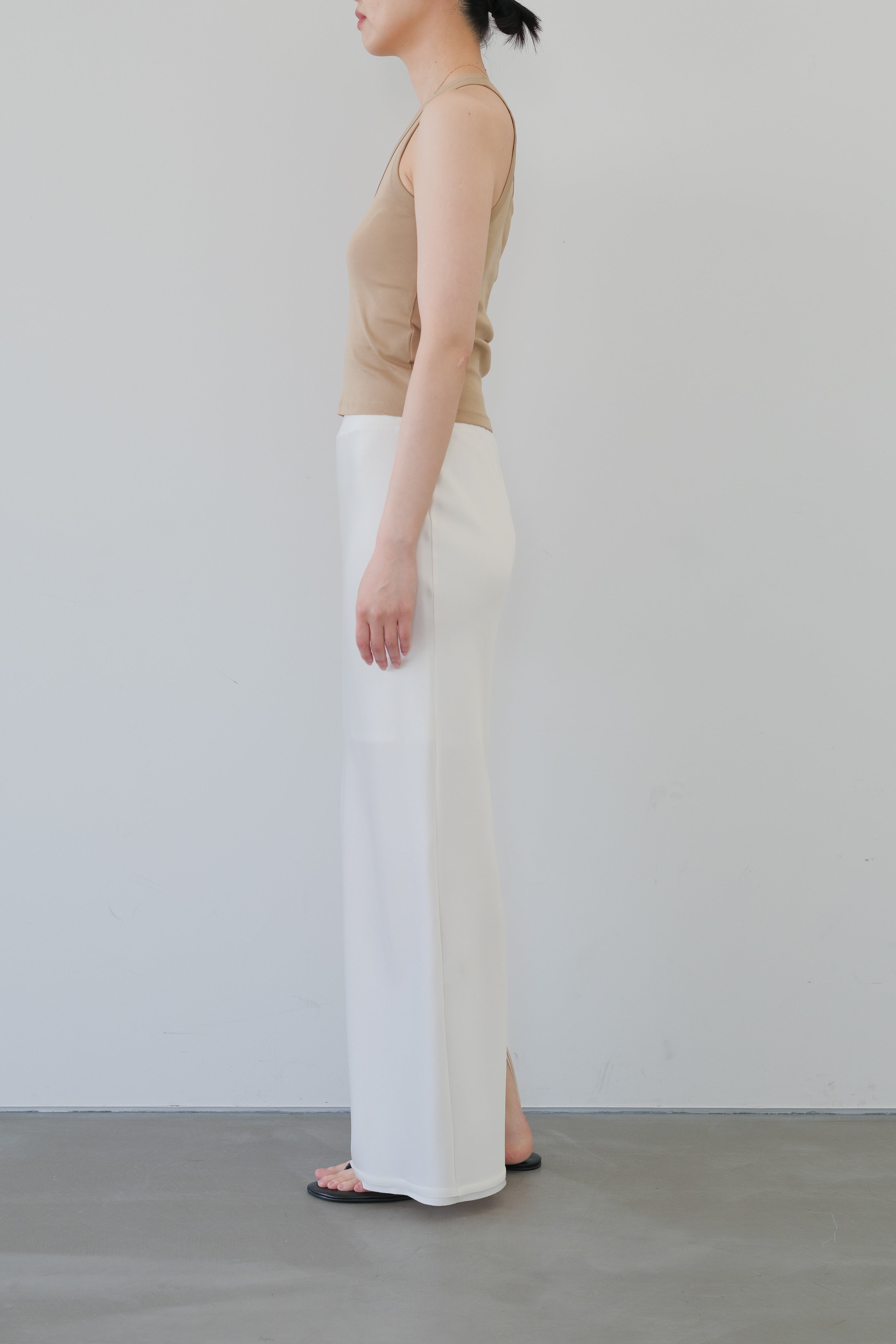 Phekda Narrow Skirt_white – PHERE