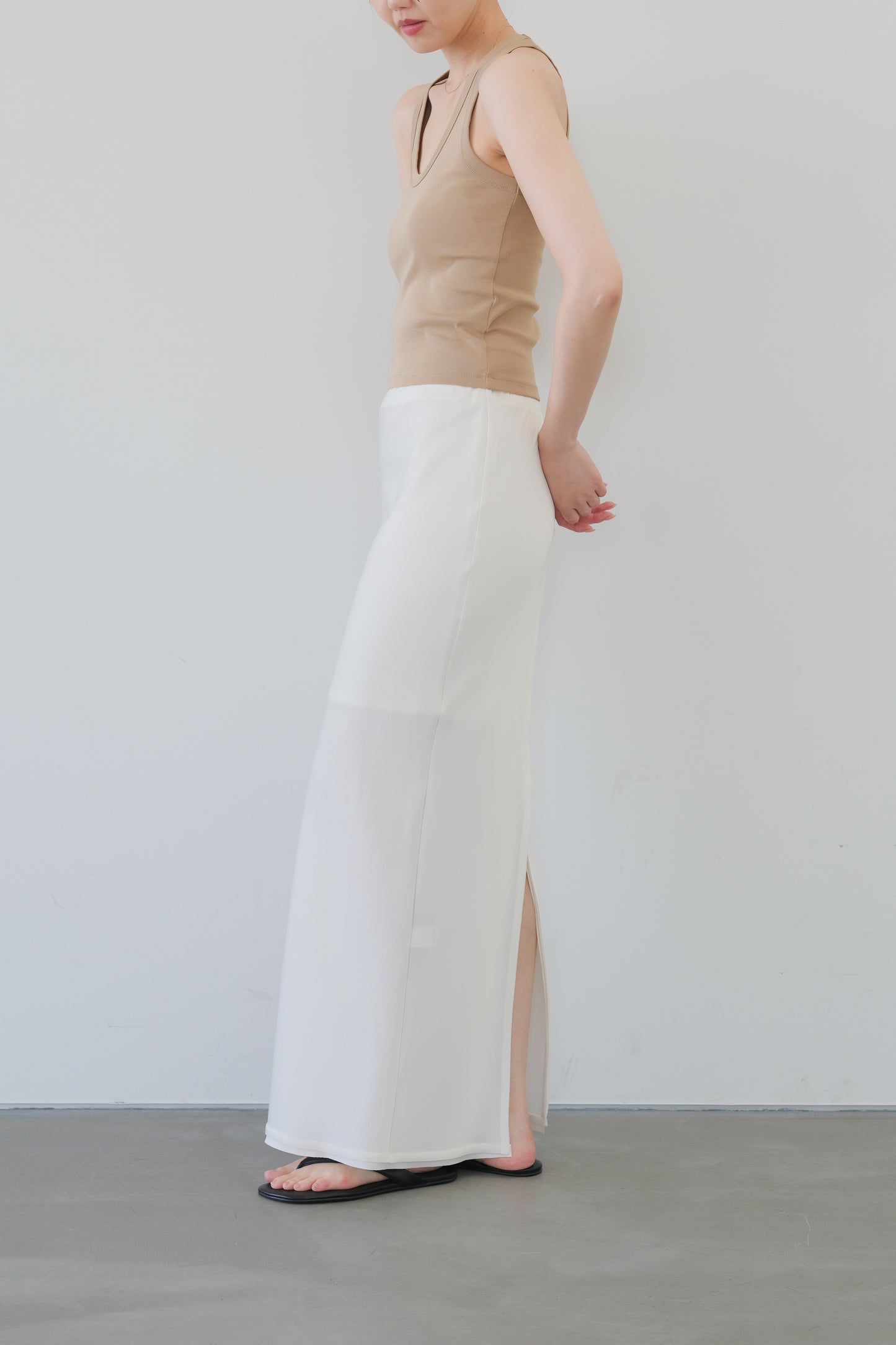 Phekda Narrow Skirt_white