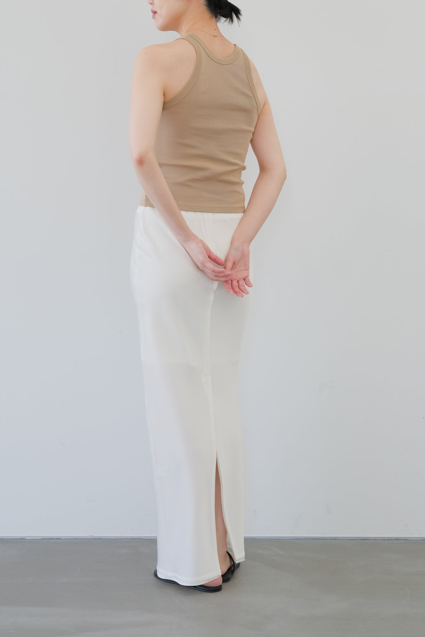 Phekda Narrow Skirt_white