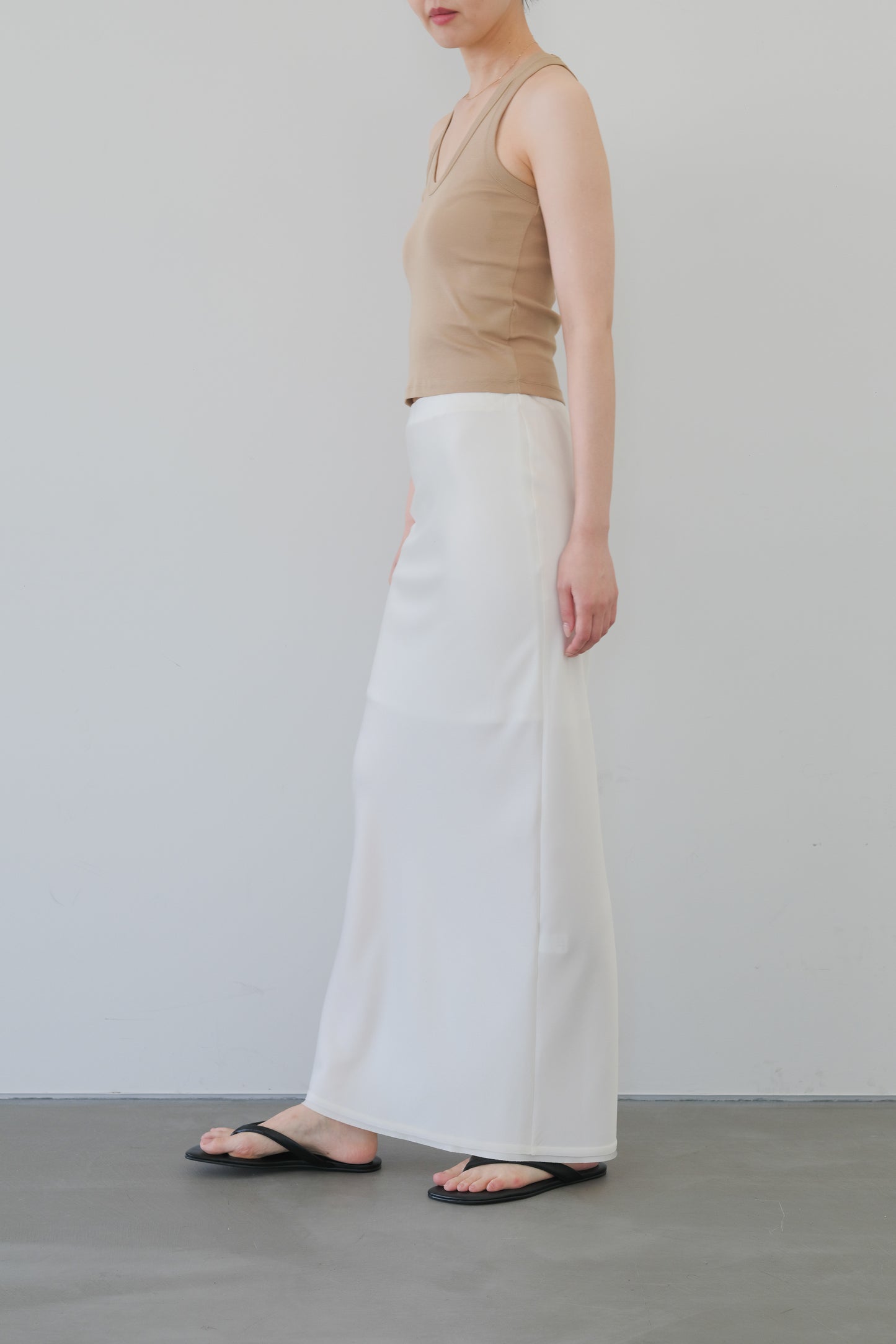 Phekda Narrow Skirt_white