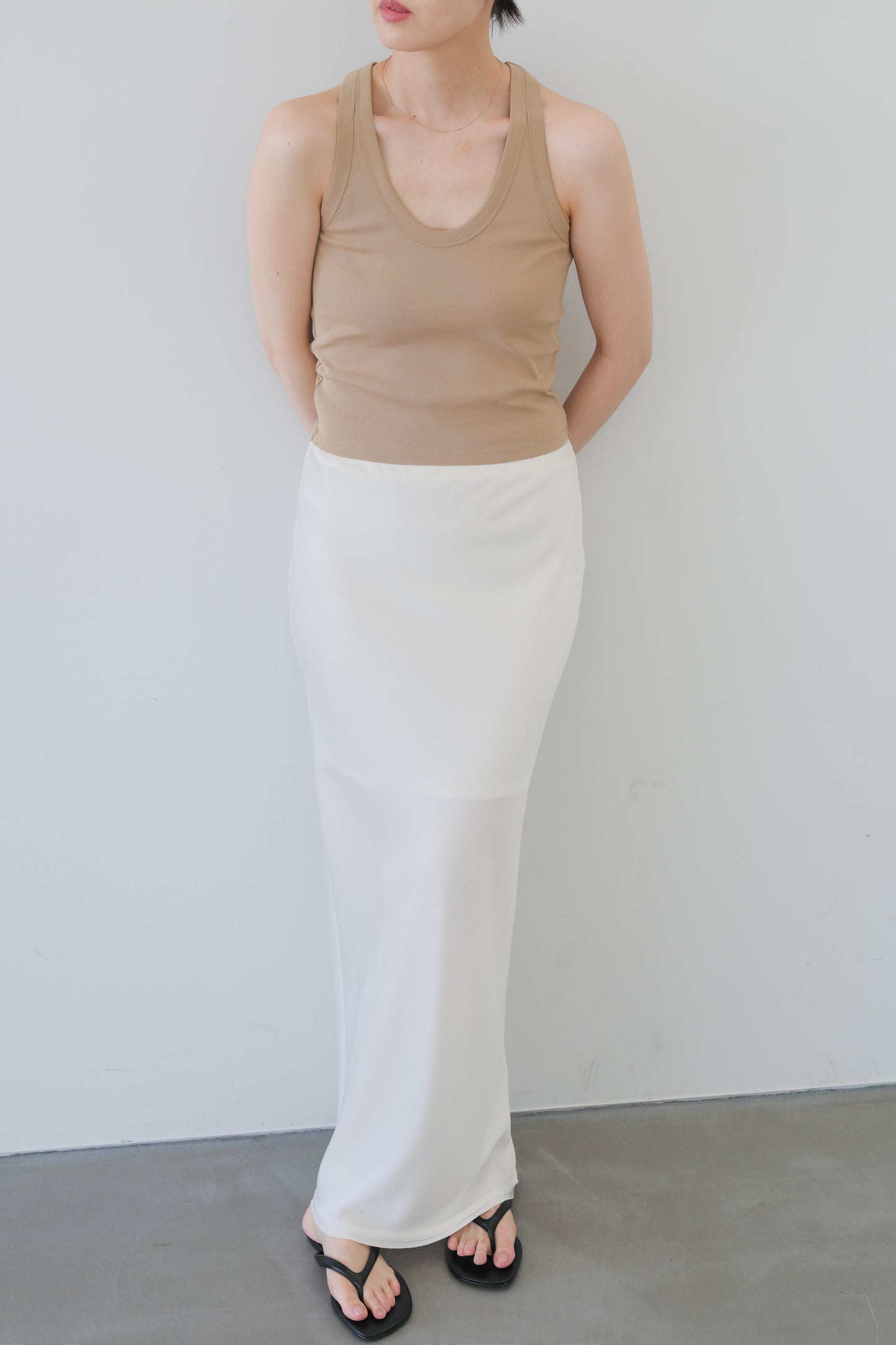 Phekda Narrow Skirt_white