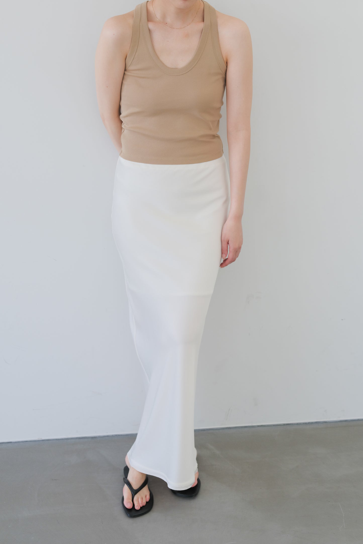 Phekda Narrow Skirt_white
