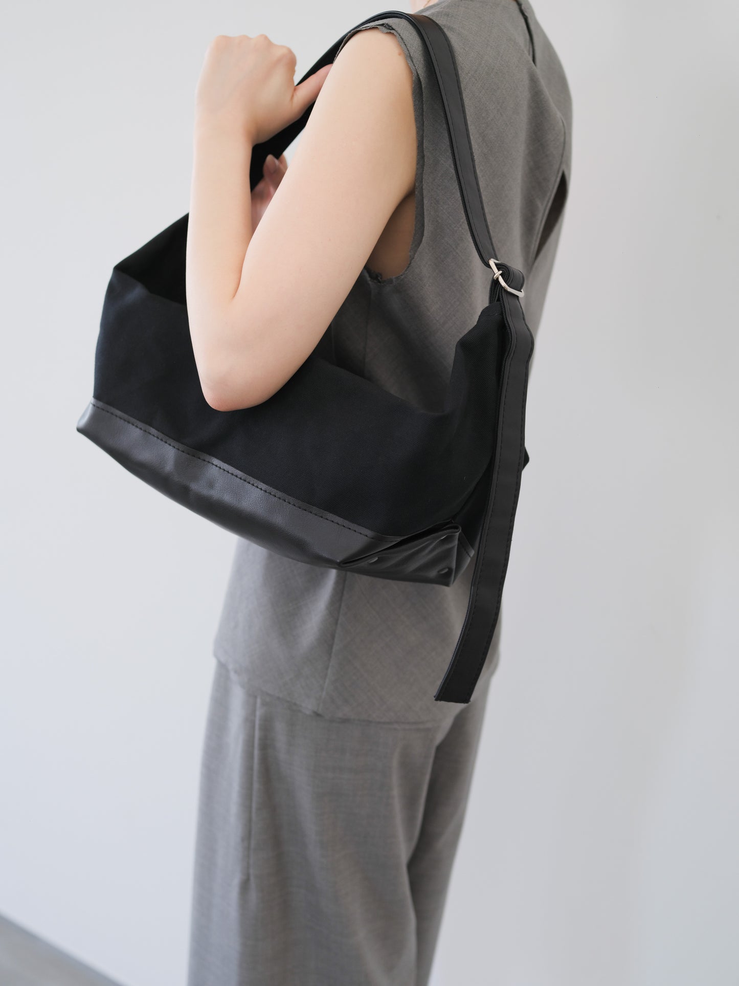 PHERE x TEMBEA BANANA TOTE_Black