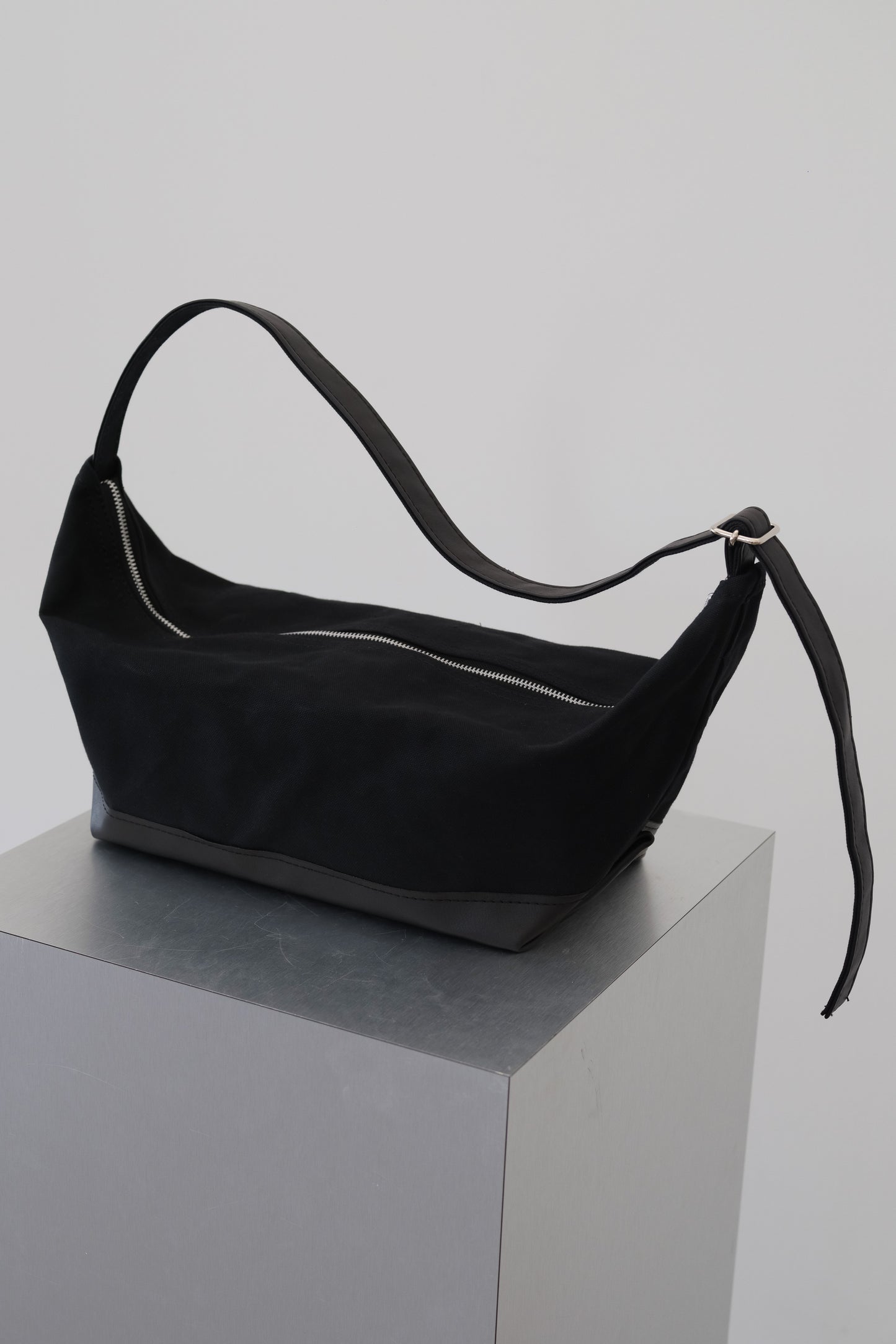 PHERE x TEMBEA BANANA TOTE_Black